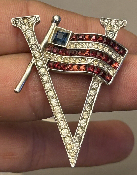 Vintage WWII Victory Rhinestone USA Flag Fur Dress Clip Brooch Channel Set 1940s - Vintage Jewelry Collective