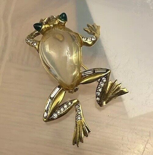 Vintage Crown Trifari Jelly Belly Lucite Frog Brooch Figural Pin - Vintage Jewelry Collective