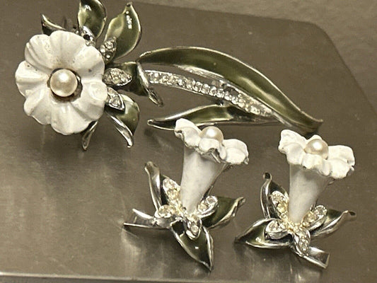 Vintage Coro Rhinestone White Flower Brooch Pin Enamel& Earring SET - Vintage Jewelry Collective