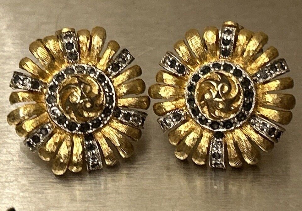 Vintage Jomaz Blue Rhinestone Golden Flower Earrings Clips Revival - Vintage Jewelry Collective