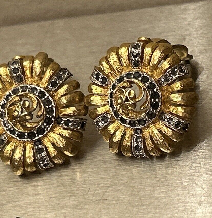 Vintage Jomaz Blue Rhinestone Golden Flower Earrings Clips Revival - Vintage Jewelry Collective