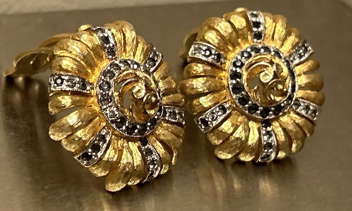 Vintage Jomaz Blue Rhinestone Golden Flower Earrings Clips Revival - Vintage Jewelry Collective