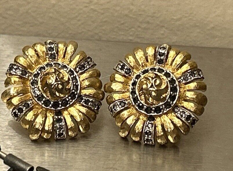 Vintage Jomaz Blue Rhinestone Golden Flower Earrings Clips Revival - Vintage Jewelry Collective