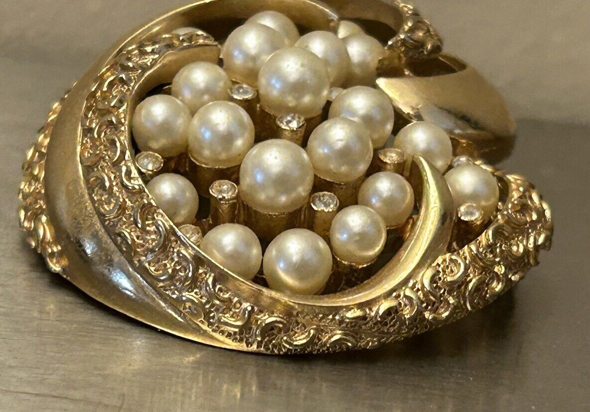 Rare Vintage Crown Trifari Faux Pearl Rhinestone Brooch Pin Open Work 3D Philipp - Vintage Jewelry Collective