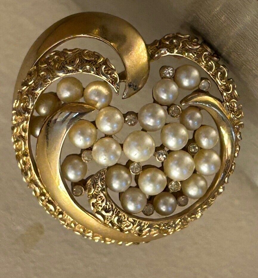 Rare Vintage Crown Trifari Faux Pearl Rhinestone Brooch Pin Open Work 3D Philipp - Vintage Jewelry Collective