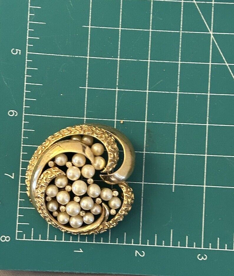 Rare Vintage Crown Trifari Faux Pearl Rhinestone Brooch Pin Open Work 3D Philipp - Vintage Jewelry Collective